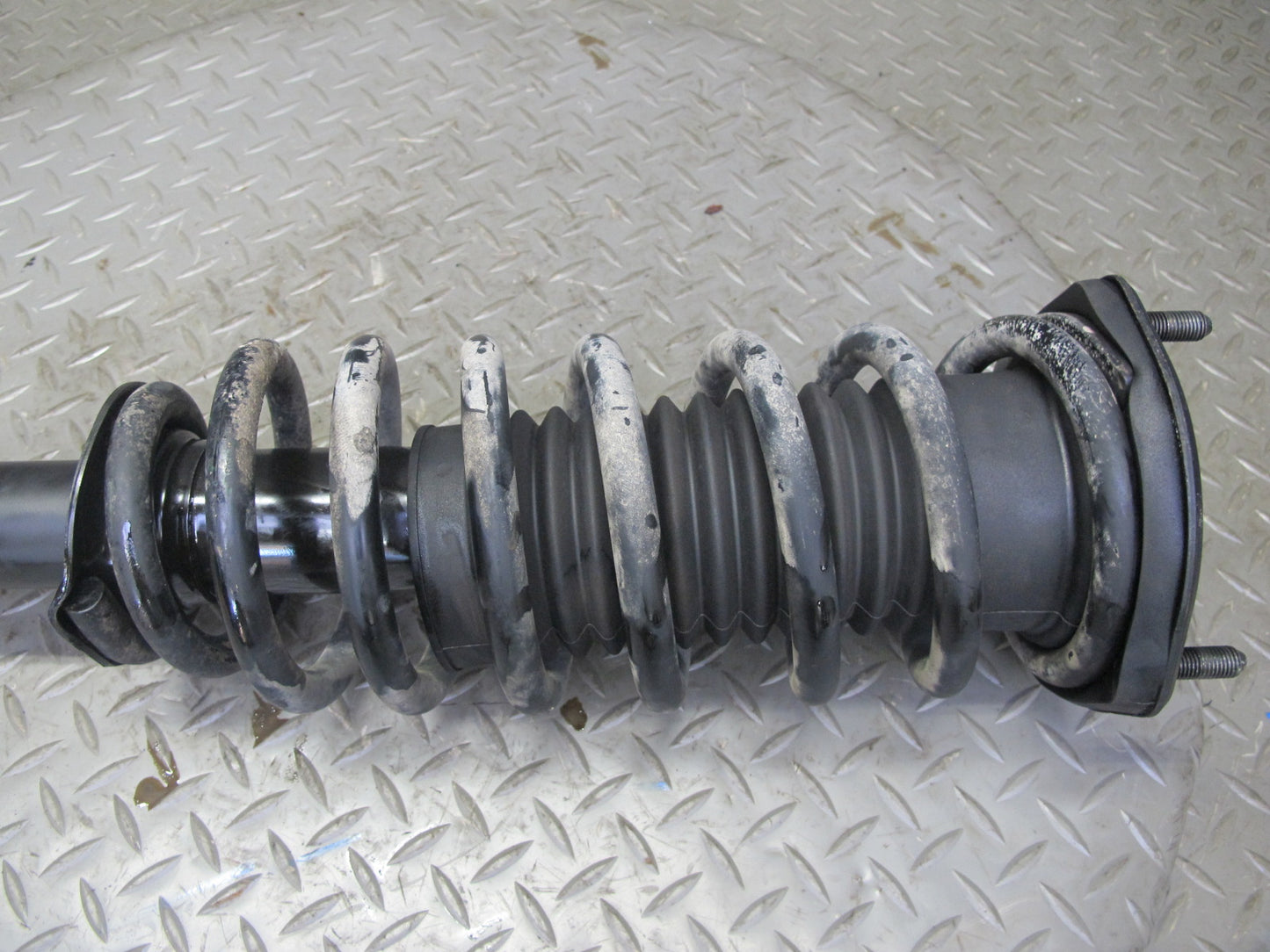 04-06 Lexus UCF30L LS430 Set of 2 Front Left & Right Strut Shock Absorber OEM