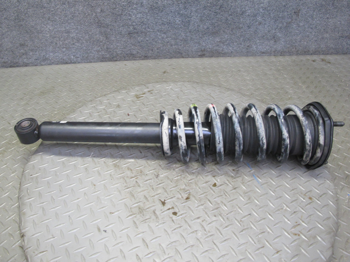 04-06 Lexus UCF30L LS430 Set of 2 Front Left & Right Strut Shock Absorber OEM