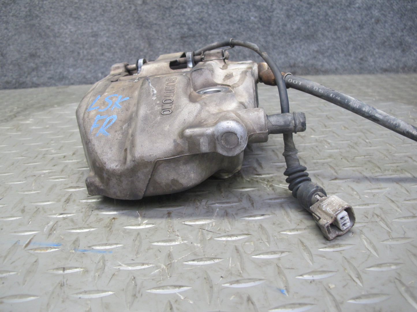 01-06 Lexus UCF30L LS430 Set of 2 Front Left & Right Sumitomo Brake Caliper OEM