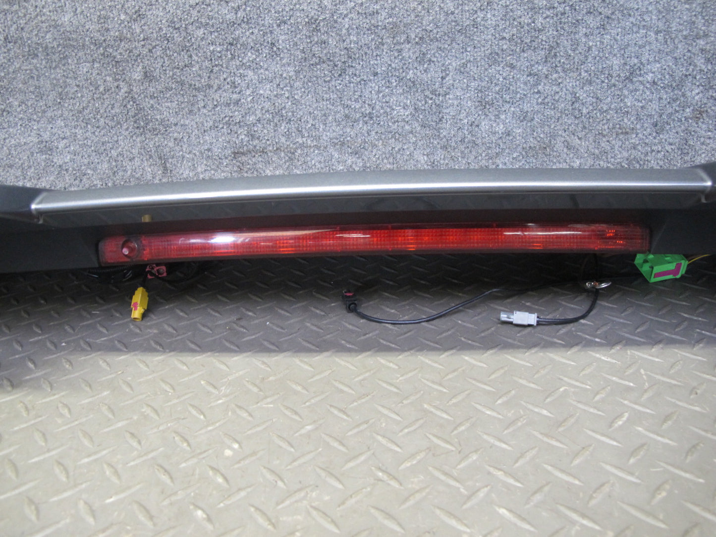 08-10 Porsche Cayenne 957 Turbo Rear Trunk Lid Tailgate Spoiler w  Brake Light