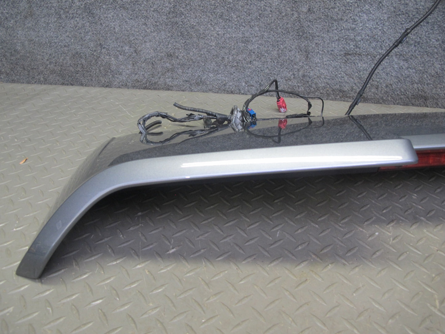 08-10 Porsche Cayenne 957 Turbo Rear Trunk Lid Tailgate Spoiler w  Brake Light
