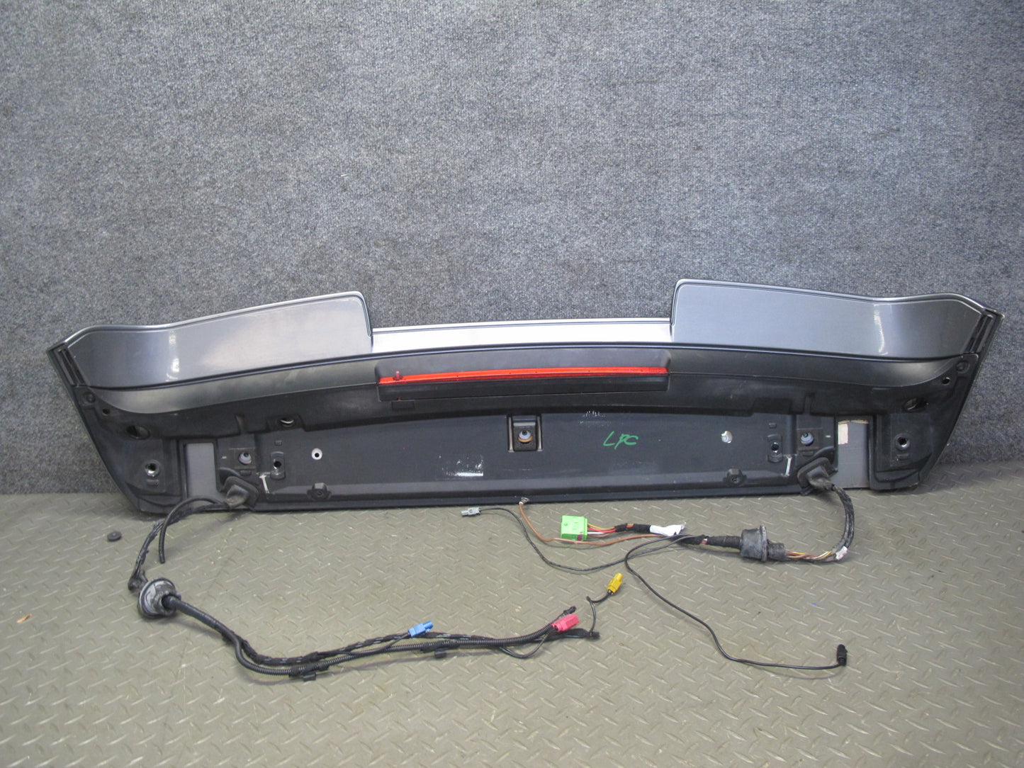 08-10 Porsche Cayenne 957 Turbo Rear Trunk Lid Tailgate Spoiler w  Brake Light