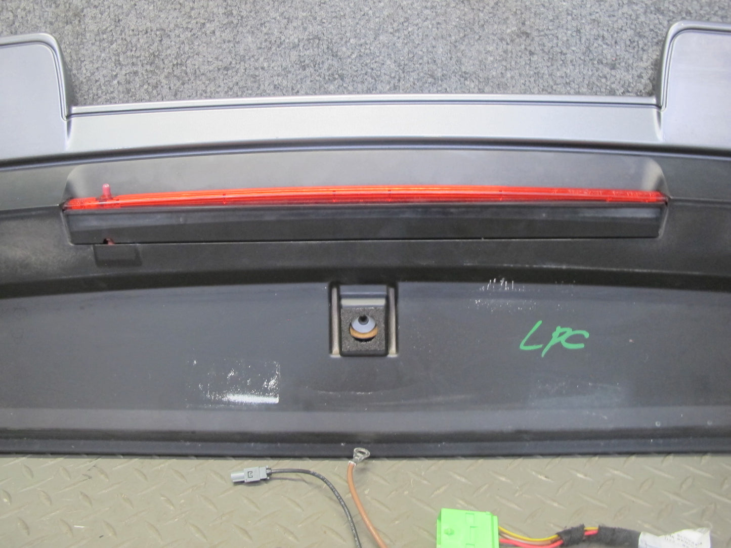 08-10 Porsche Cayenne 957 Turbo Rear Trunk Lid Tailgate Spoiler w  Brake Light