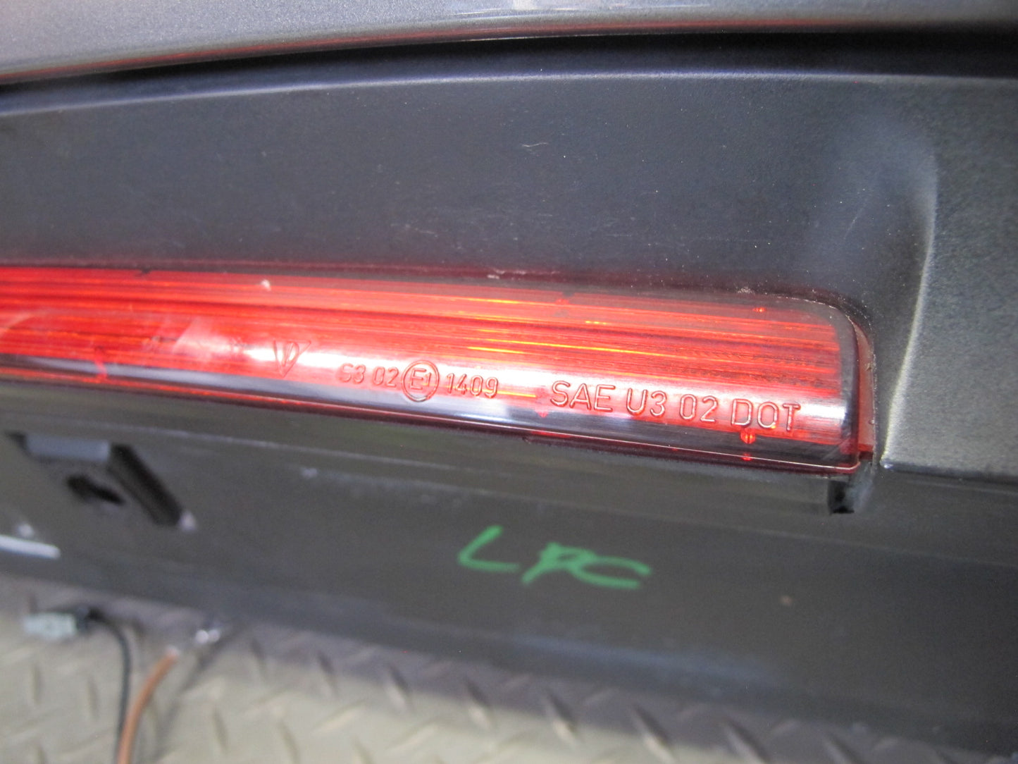 08-10 Porsche Cayenne 957 Turbo Rear Trunk Lid Tailgate Spoiler w  Brake Light