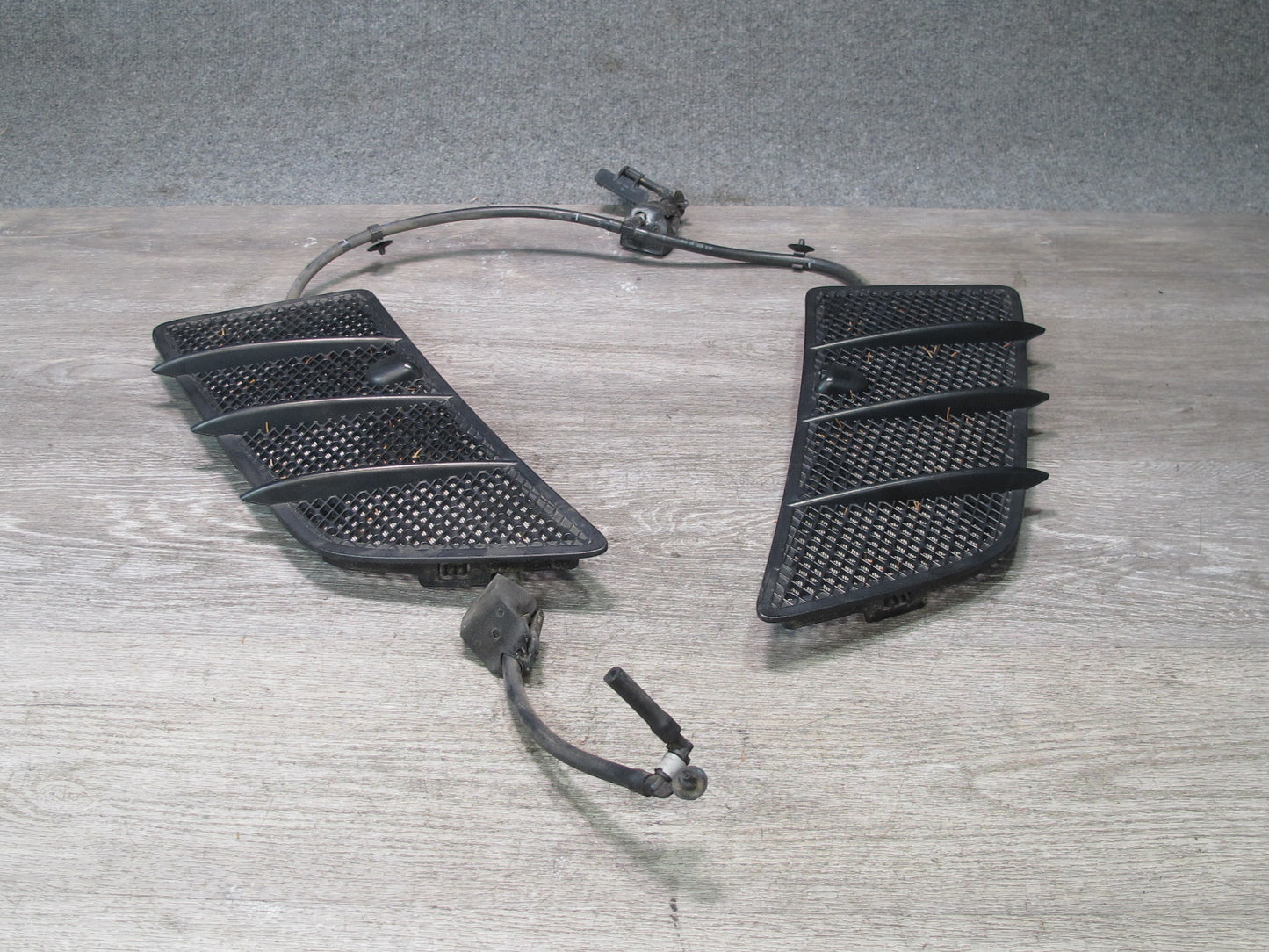06-11 Mercedes W164 Ml-class Left & Right Hood Vent Grille Washer Nozzle Set OEM