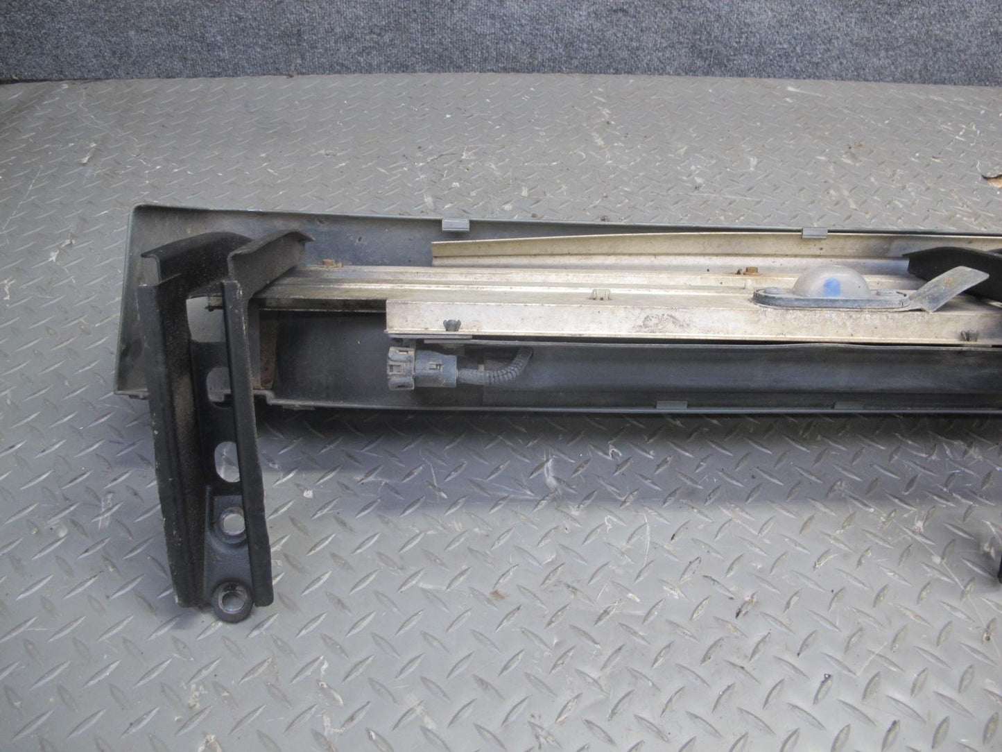 2003-2007 Lexus J100 LX470 Right Pass Side Skirt Running Board Step Panel