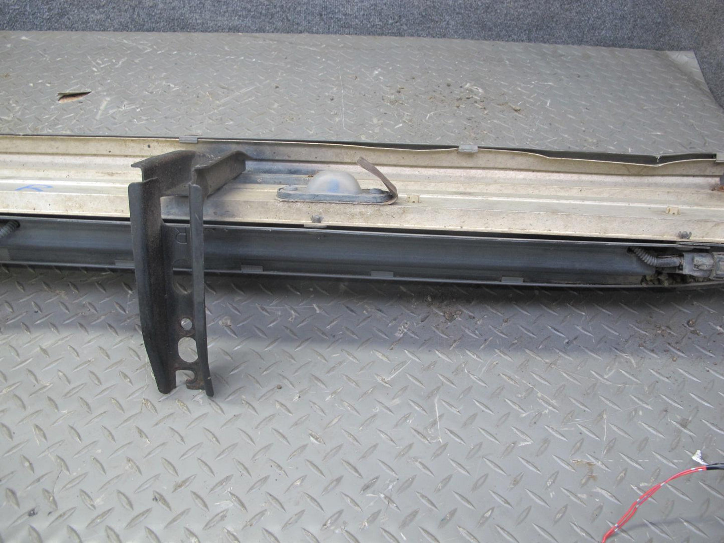 2003-2007 Lexus J100 LX470 Right Pass Side Skirt Running Board Step Panel