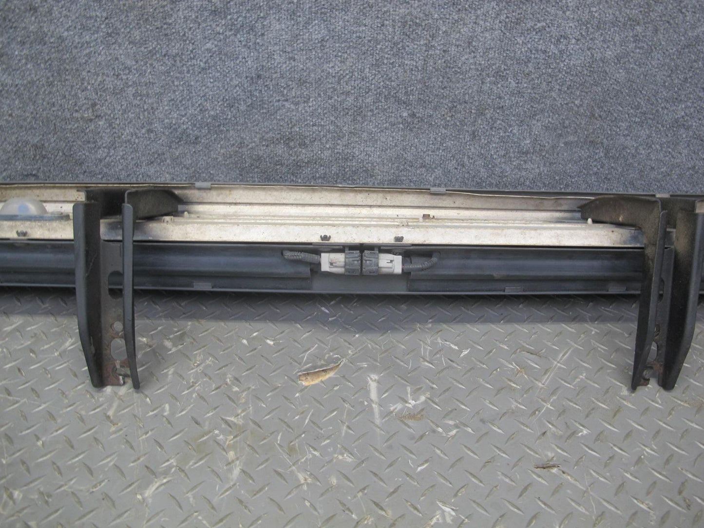 2003-2007 Lexus J100 LX470 Left Driver Side Skirt Running Board Step Panel