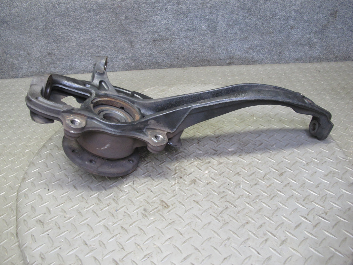 2003-2006 Porsche Cayenne 955 Turbo AWD Front Left Spindle Knuckle Wheel Hub