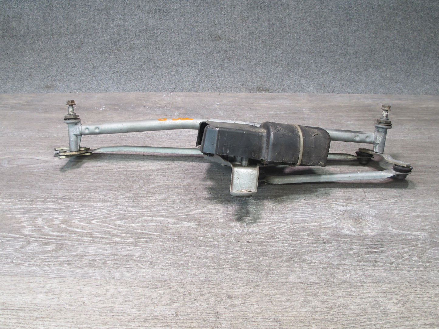 84-91 BMW E30 325i 3-SERIES Windshield Wiper Transmission Linkage w Motor OEM