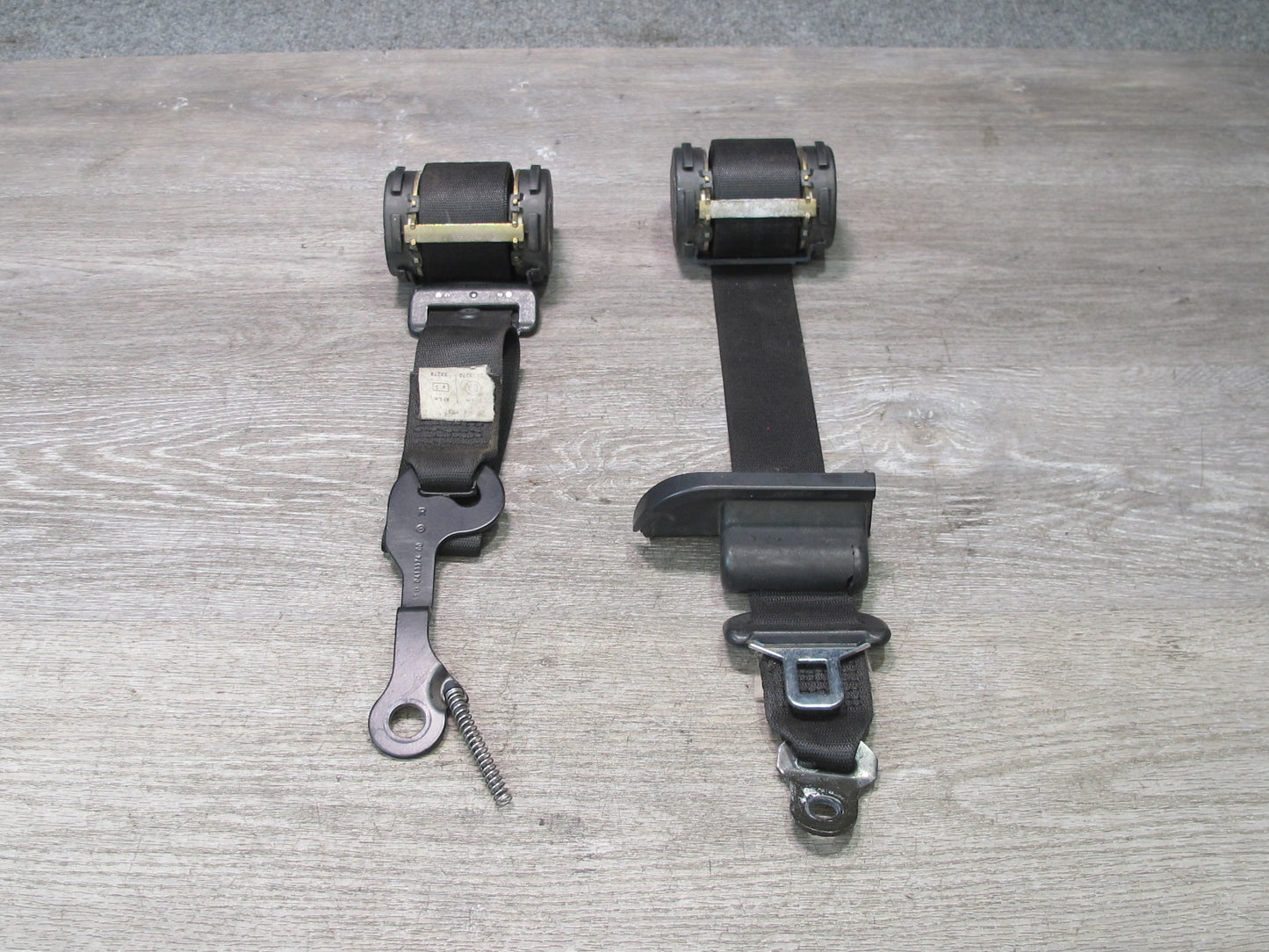88-93 BMW E30 CONVERTIBLE FRONT RIGHT & LEFT SIDE SEATBELT RETRACTOR SET OEM