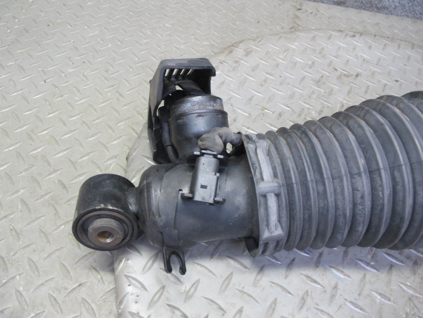 2003-2006 Porsche Cayenne 955 Turbo Rear Right Air Strut Shock Absorber