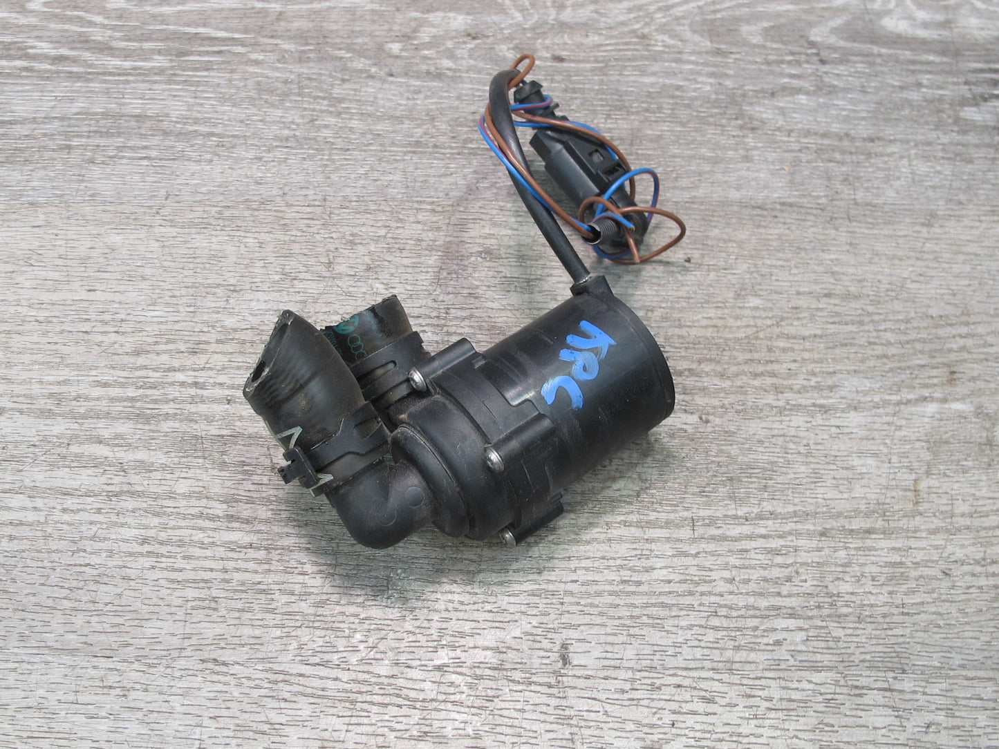 2003-2006 Porsche Cayenne 955 Auxiliary AUX Coolant Water Pump 7L0965561H