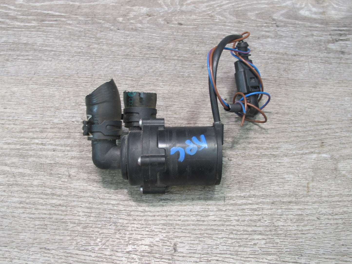 2003-2006 Porsche Cayenne 955 Auxiliary AUX Coolant Water Pump 7L0965561H