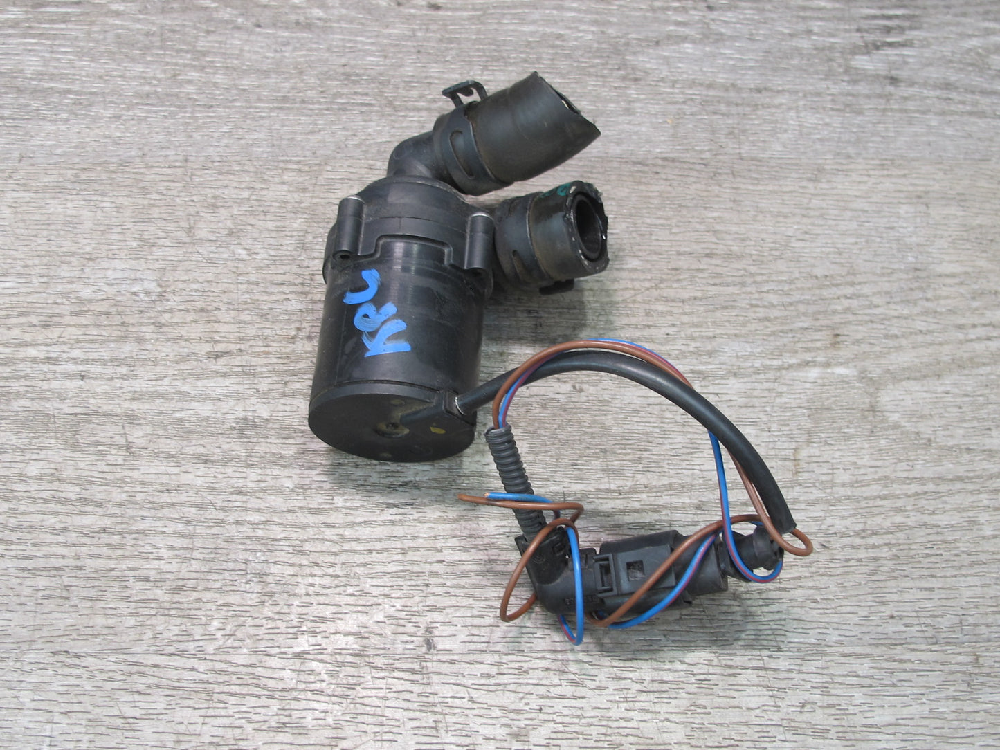 2003-2006 Porsche Cayenne 955 Auxiliary AUX Coolant Water Pump 7L0965561H