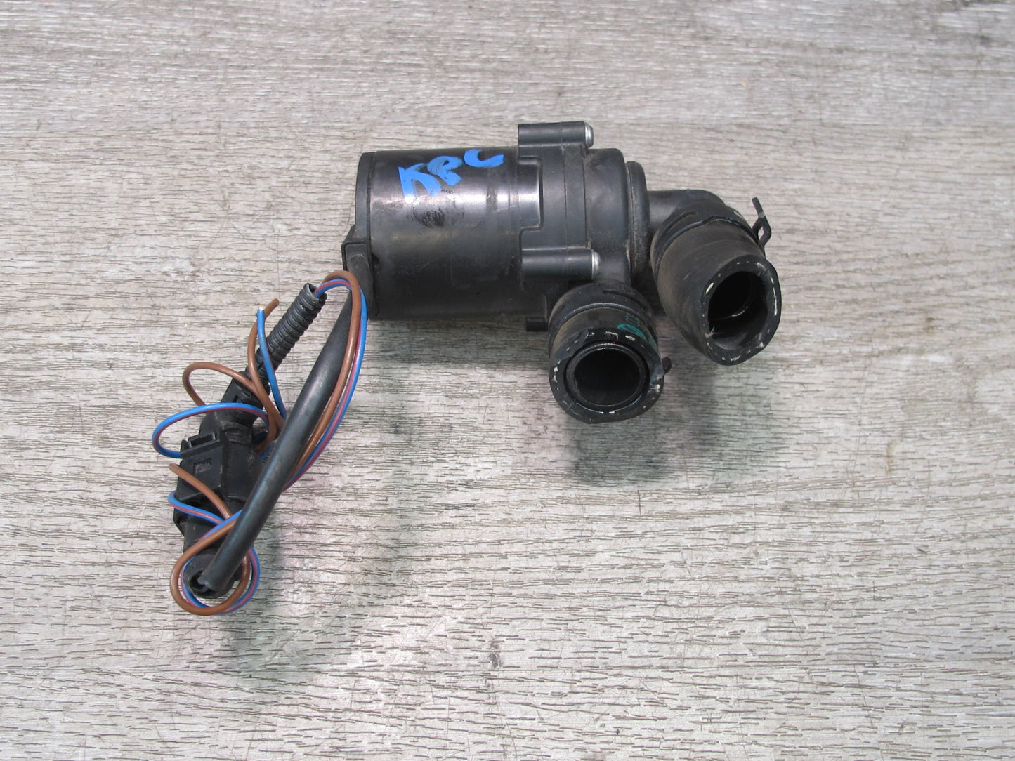 2003-2006 Porsche Cayenne 955 Auxiliary AUX Coolant Water Pump 7L0965561H