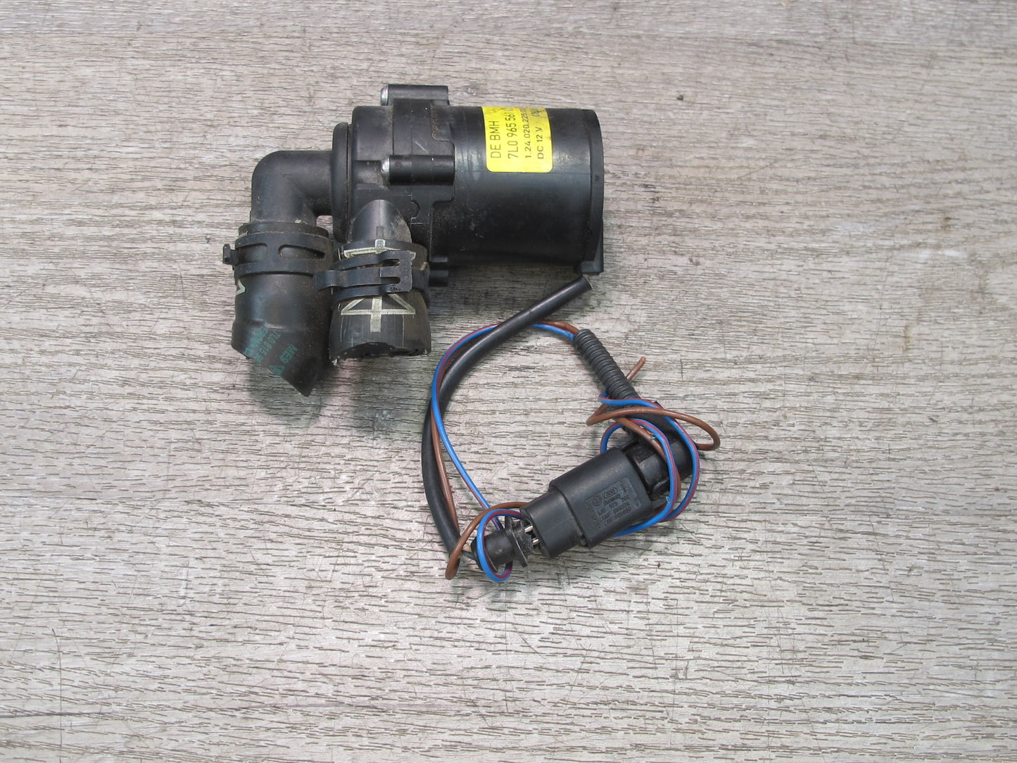 2003-2006 Porsche Cayenne 955 Auxiliary AUX Coolant Water Pump 7L0965561H