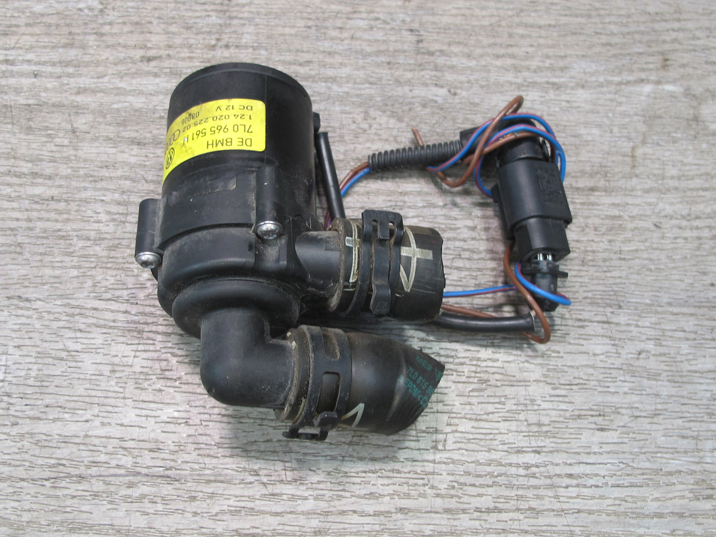 2003-2006 Porsche Cayenne 955 Auxiliary AUX Coolant Water Pump 7L0965561H