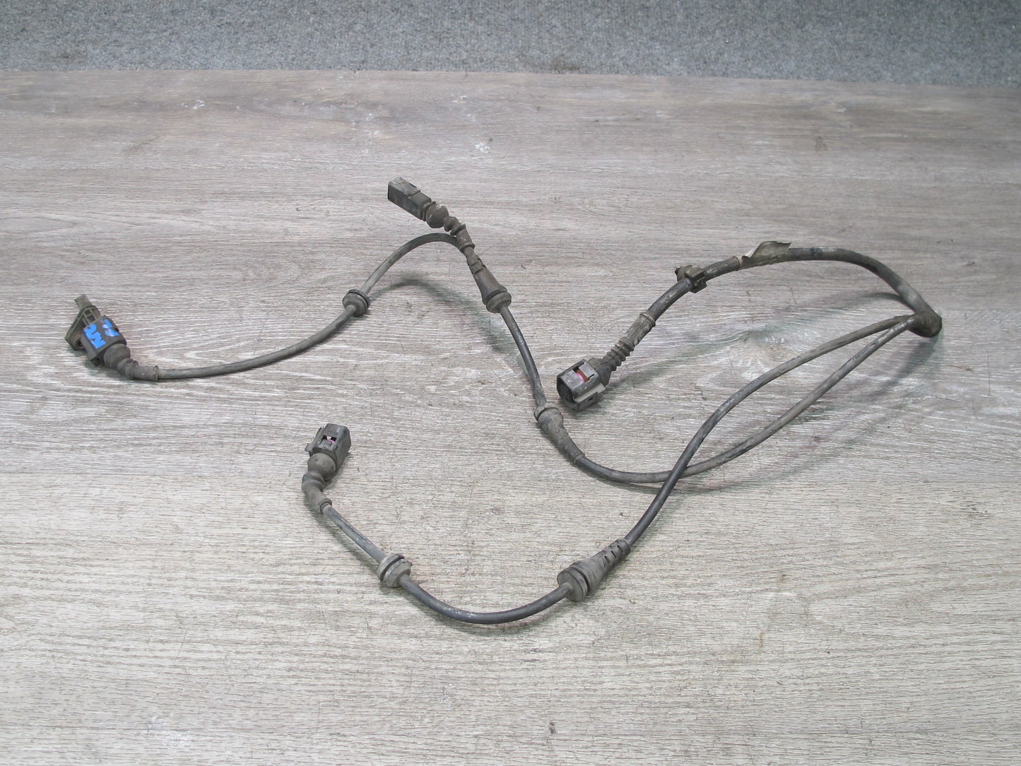 2003-2006 Porsche Cayenne 955 Front Left Wheel ABS Sensor
