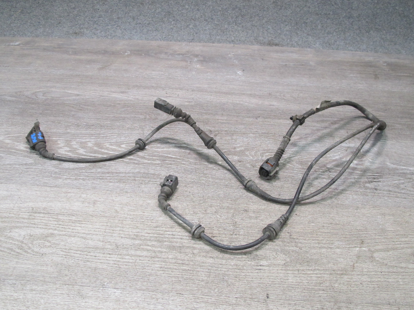 2003-2006 Porsche Cayenne 955 Front Left Wheel ABS Sensor