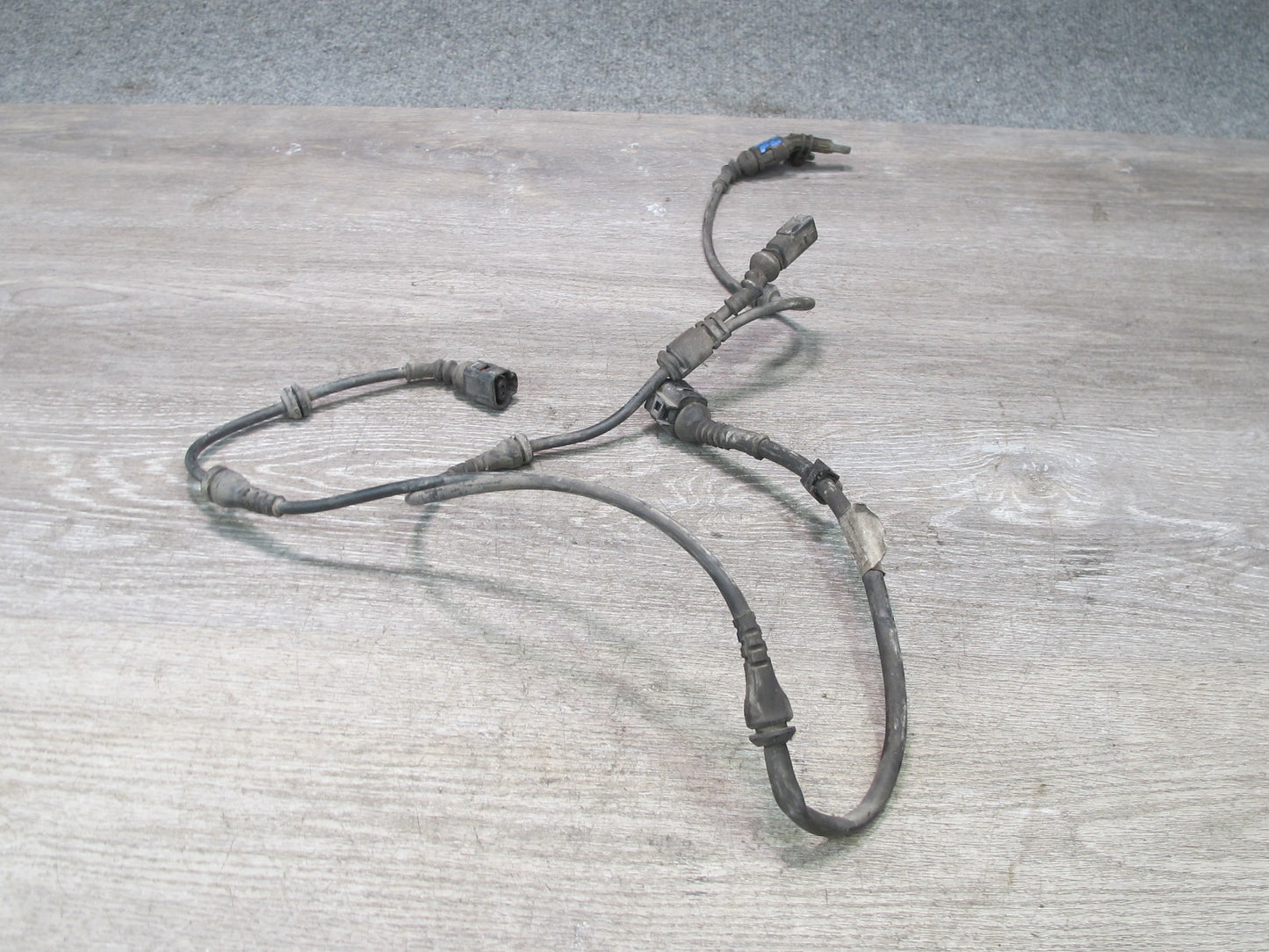 2003-2006 Porsche Cayenne 955 Front Left Wheel ABS Sensor