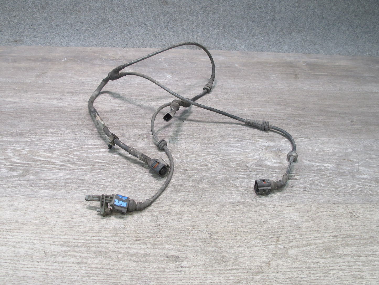 2003-2006 Porsche Cayenne 955 Front Left Wheel ABS Sensor