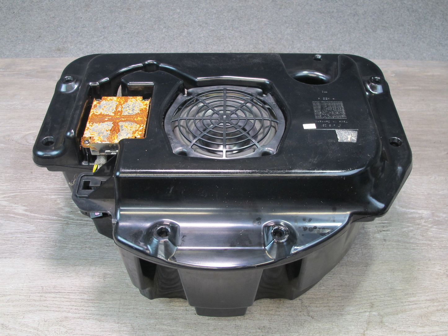 2003-2010 Porsche Cayenne 957 Rear Bose Subwoofer Speaker 7L5035403