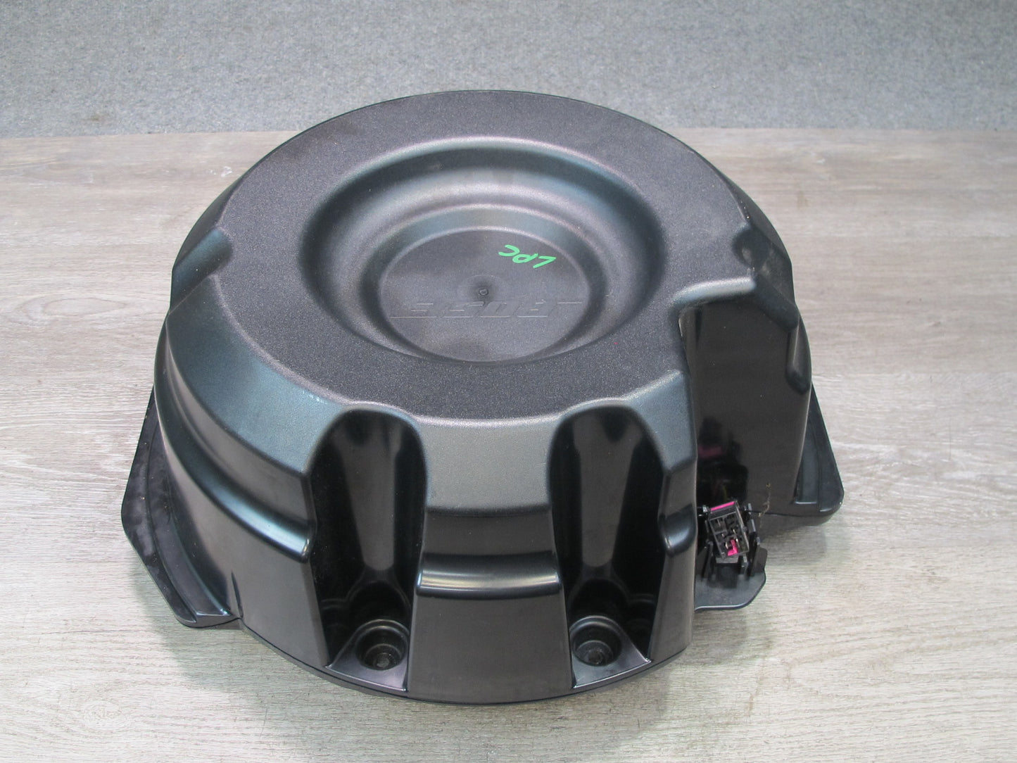 2003-2010 Porsche Cayenne 957 Rear Bose Subwoofer Speaker 7L5035403