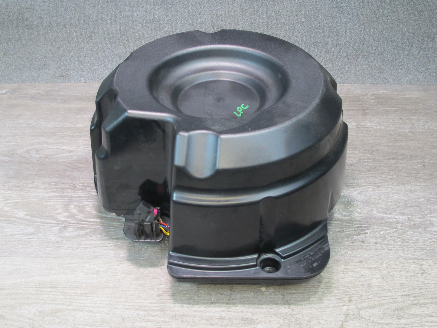 2003-2010 Porsche Cayenne 957 Rear Bose Subwoofer Speaker 7L5035403