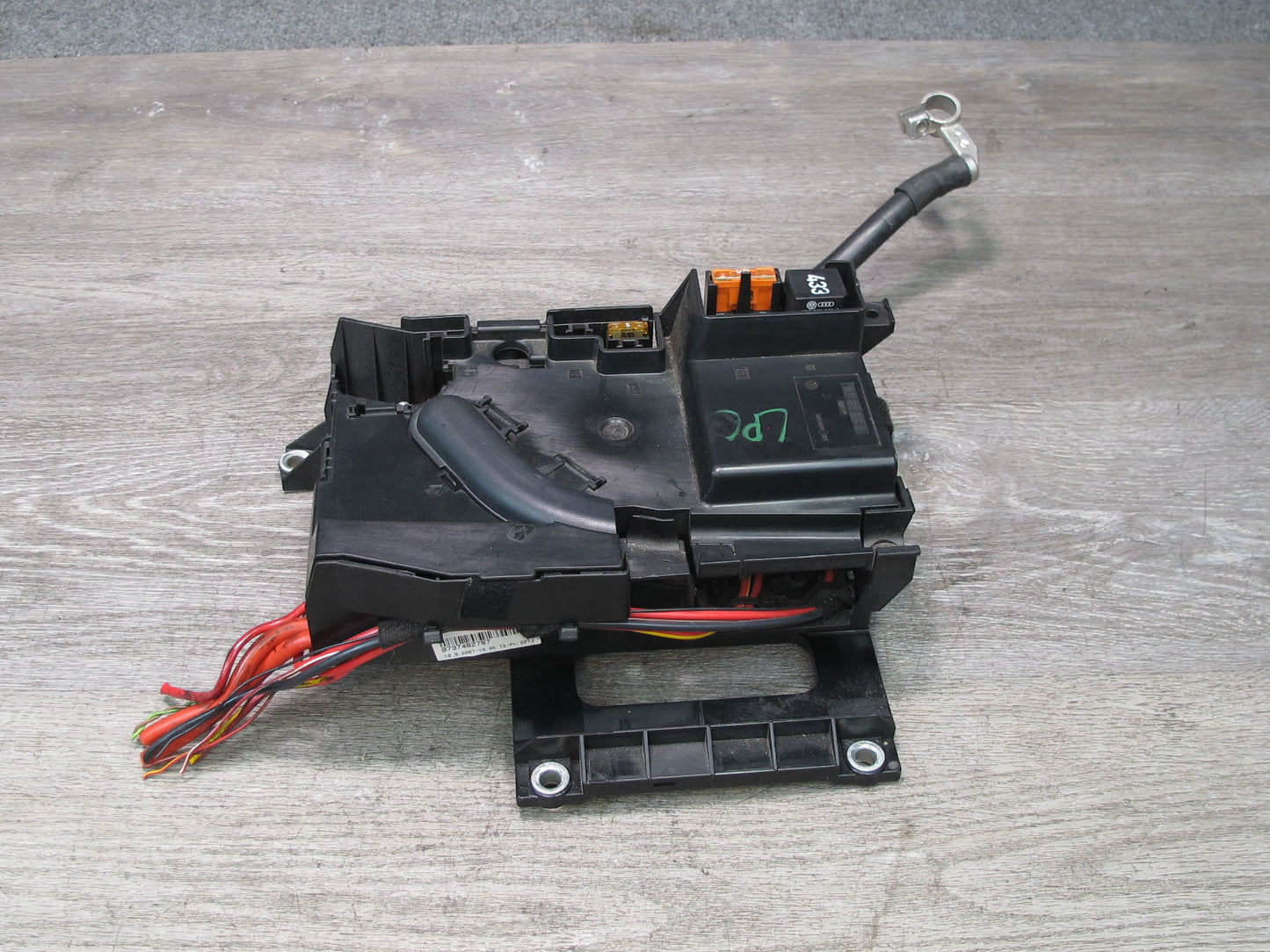 2008-2010 Porsche Cayenne 957 Main Fuse Relay Junction Box w Negative Cable