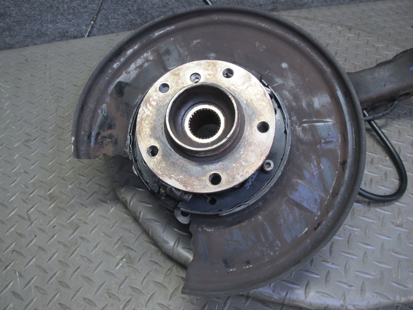 01-06 BMW E46 330i 330Ci RWD Rear Left Knuckle Wheel Hub Trailing Arm 123K OEM