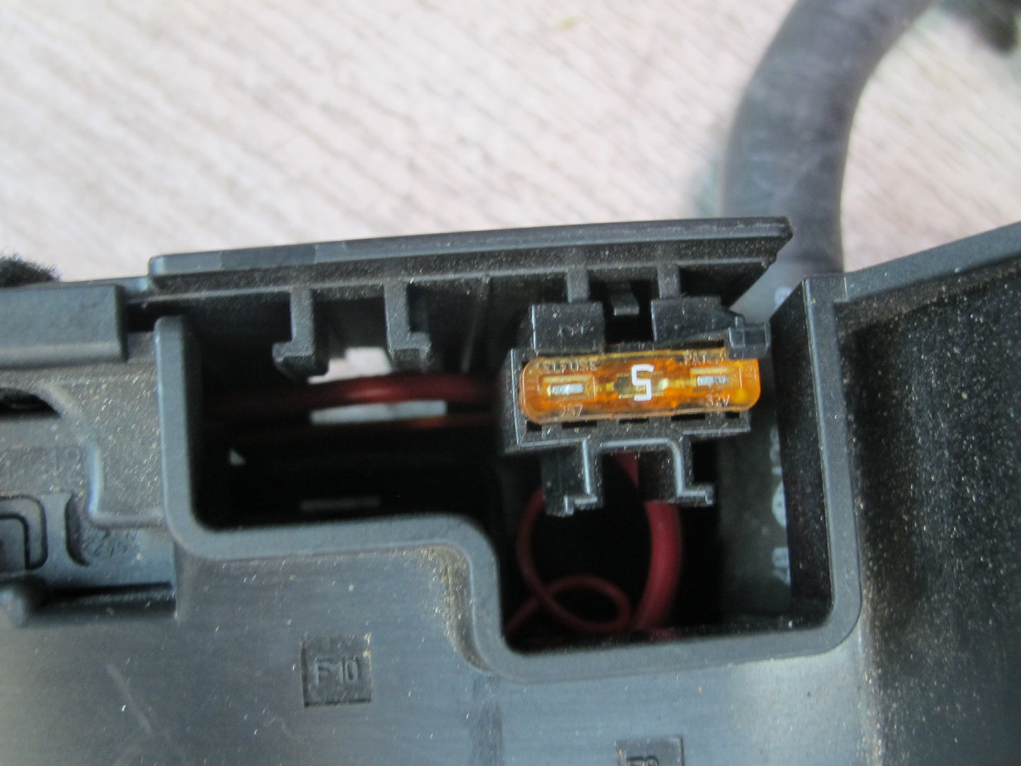 2008-2010 Porsche Cayenne 957 Main Fuse Relay Junction Box w Negative Cable