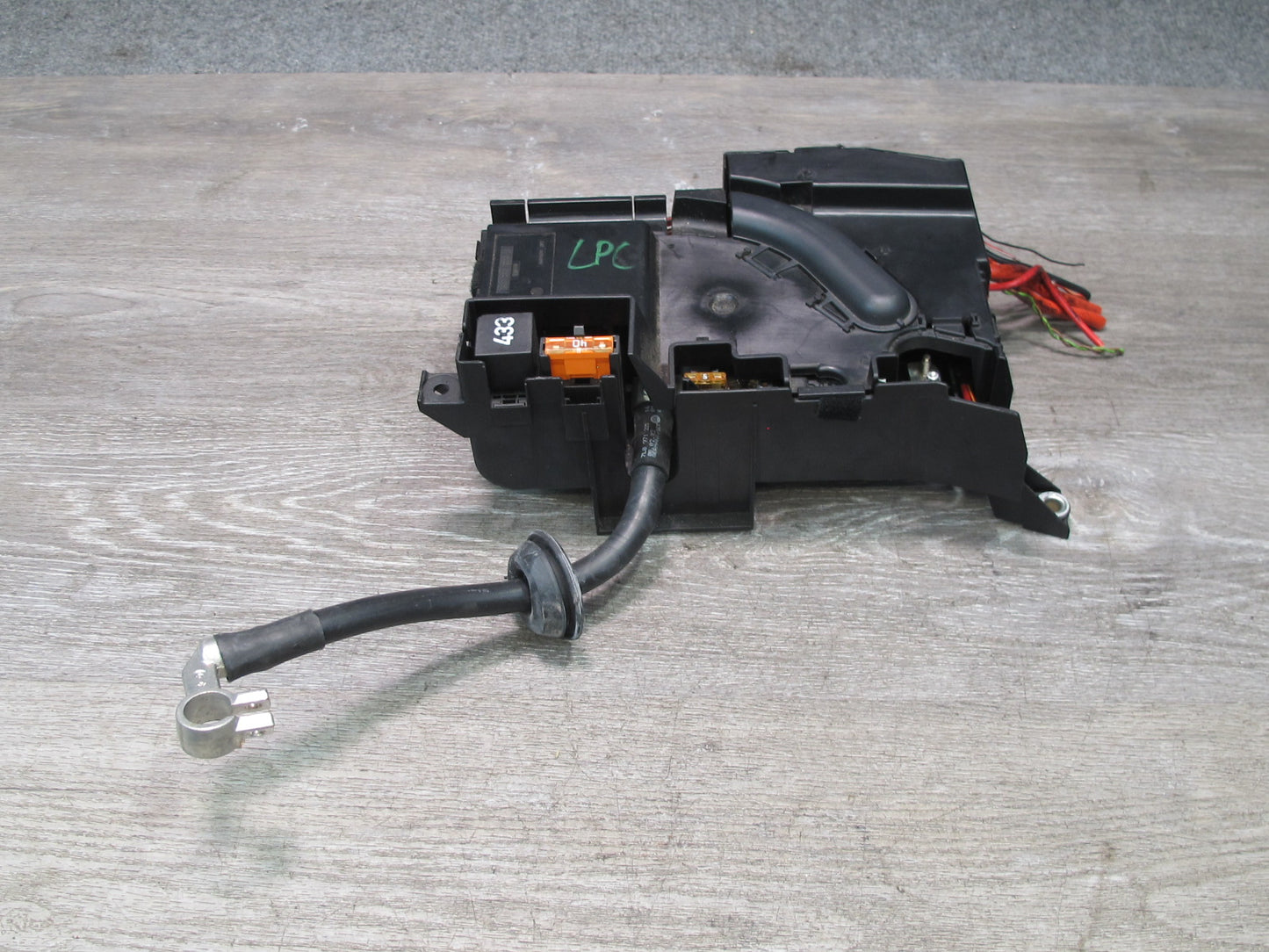 2008-2010 Porsche Cayenne 957 Main Fuse Relay Junction Box w Negative Cable