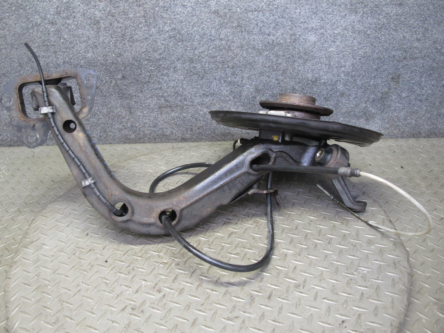 01-06 BMW E46 330i 330Ci RWD Rear Left Knuckle Wheel Hub Trailing Arm 123K OEM