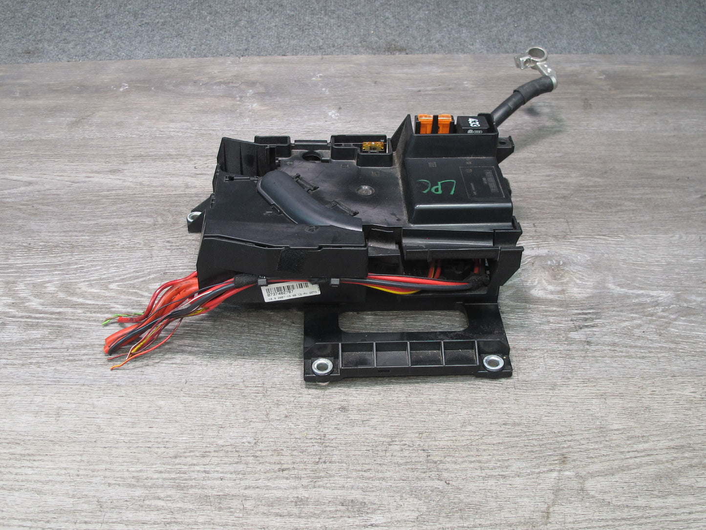 2008-2010 Porsche Cayenne 957 Main Fuse Relay Junction Box w Negative Cable