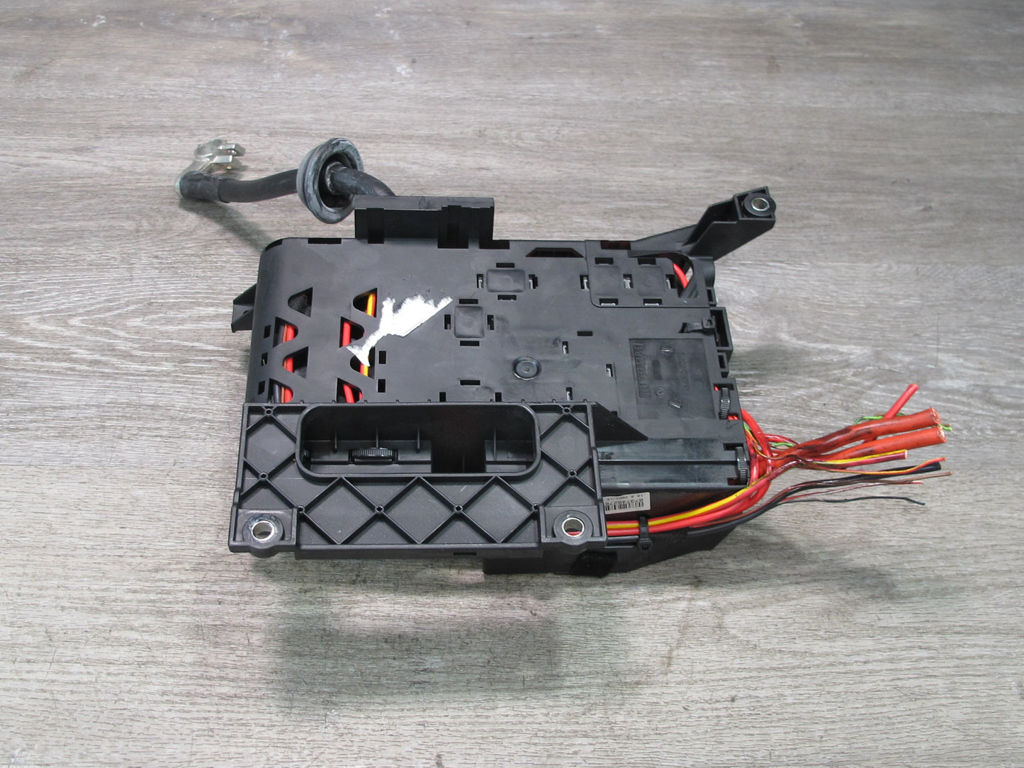 2008-2010 Porsche Cayenne 957 Main Fuse Relay Junction Box w Negative Cable