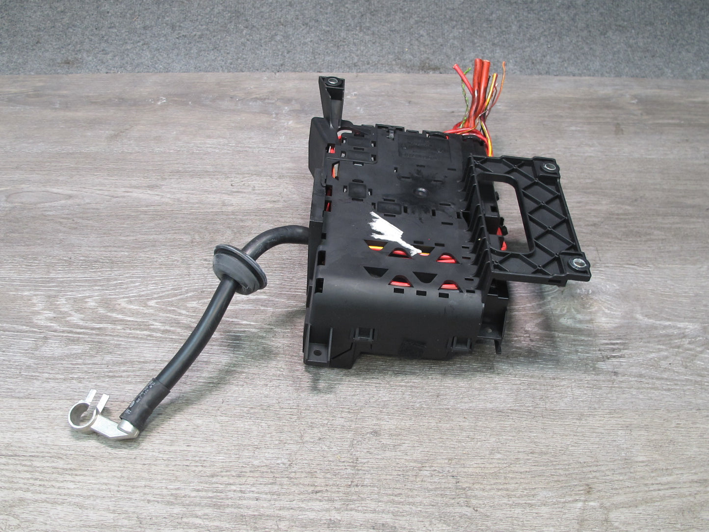 2008-2010 Porsche Cayenne 957 Main Fuse Relay Junction Box w Negative Cable