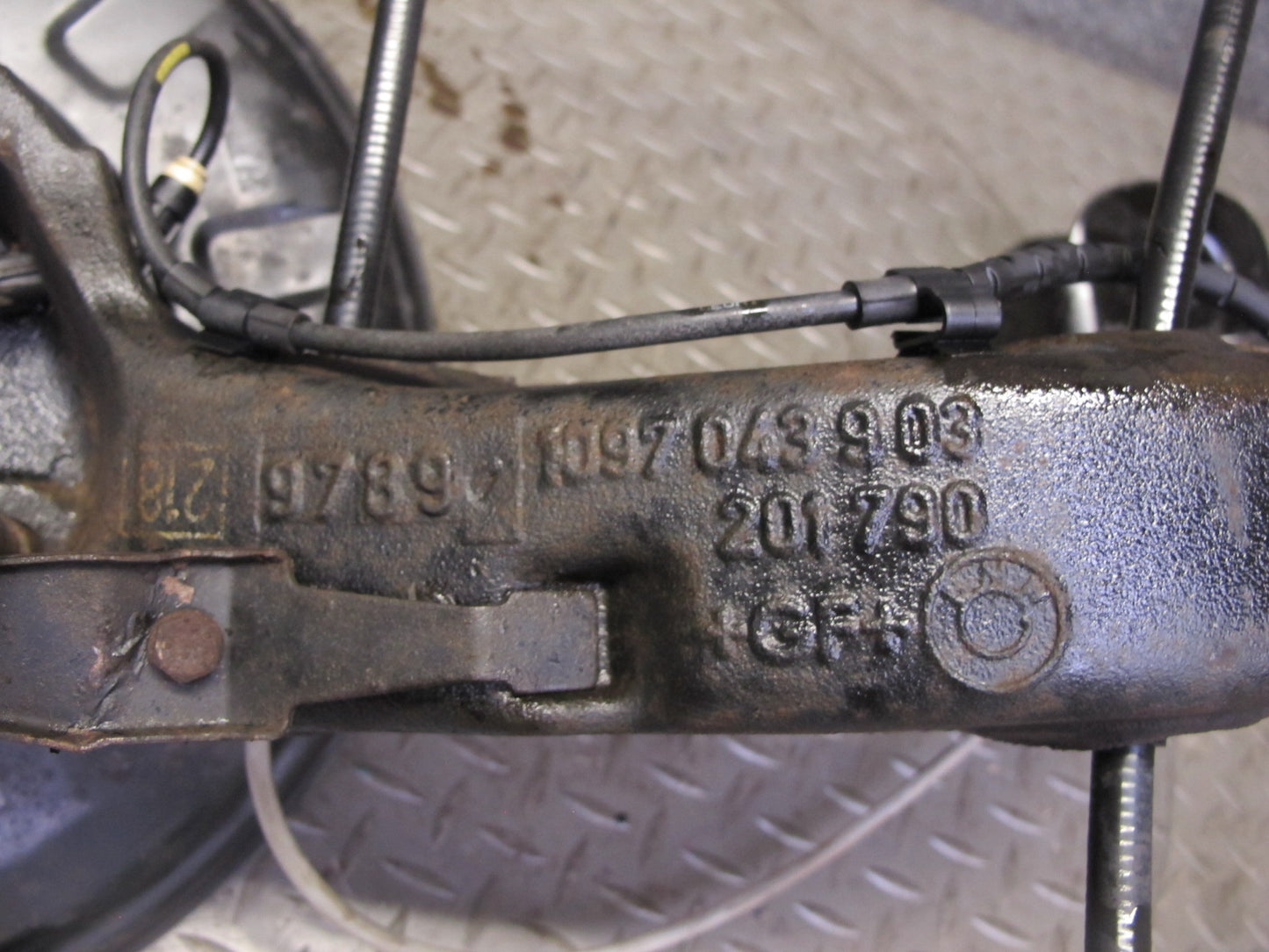 01-06 BMW E46 330i 330Ci RWD Rear Left Knuckle Wheel Hub Trailing Arm 123K OEM