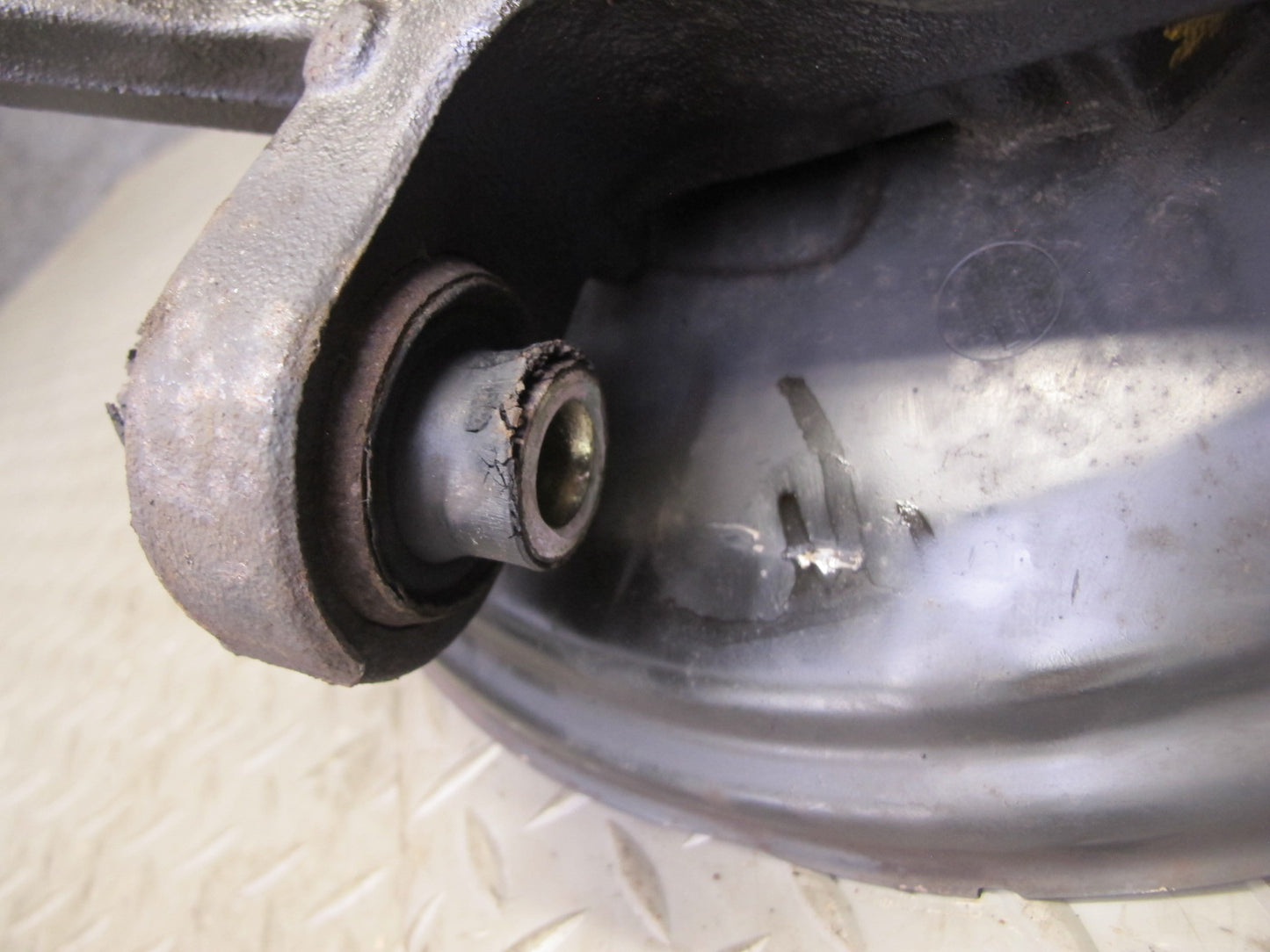 01-06 BMW E46 330i 330Ci RWD Rear Left Knuckle Wheel Hub Trailing Arm 123K OEM