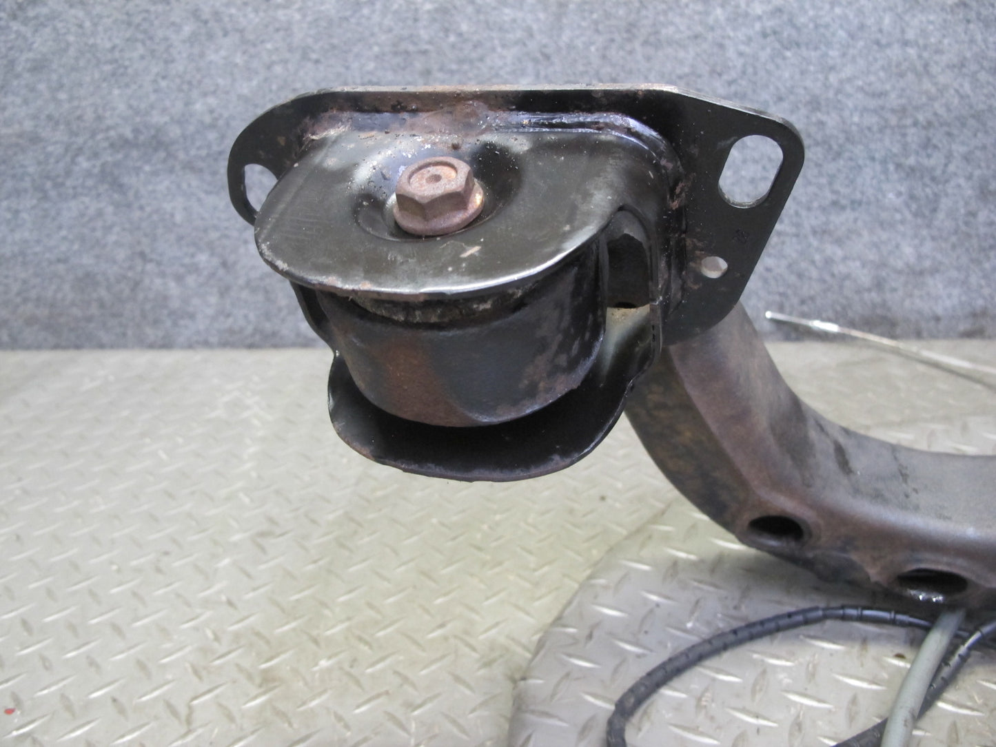 01-06 BMW E46 330i 330Ci RWD Rear Right Knuckle Wheel Hub Trailing Arm 123K OEM