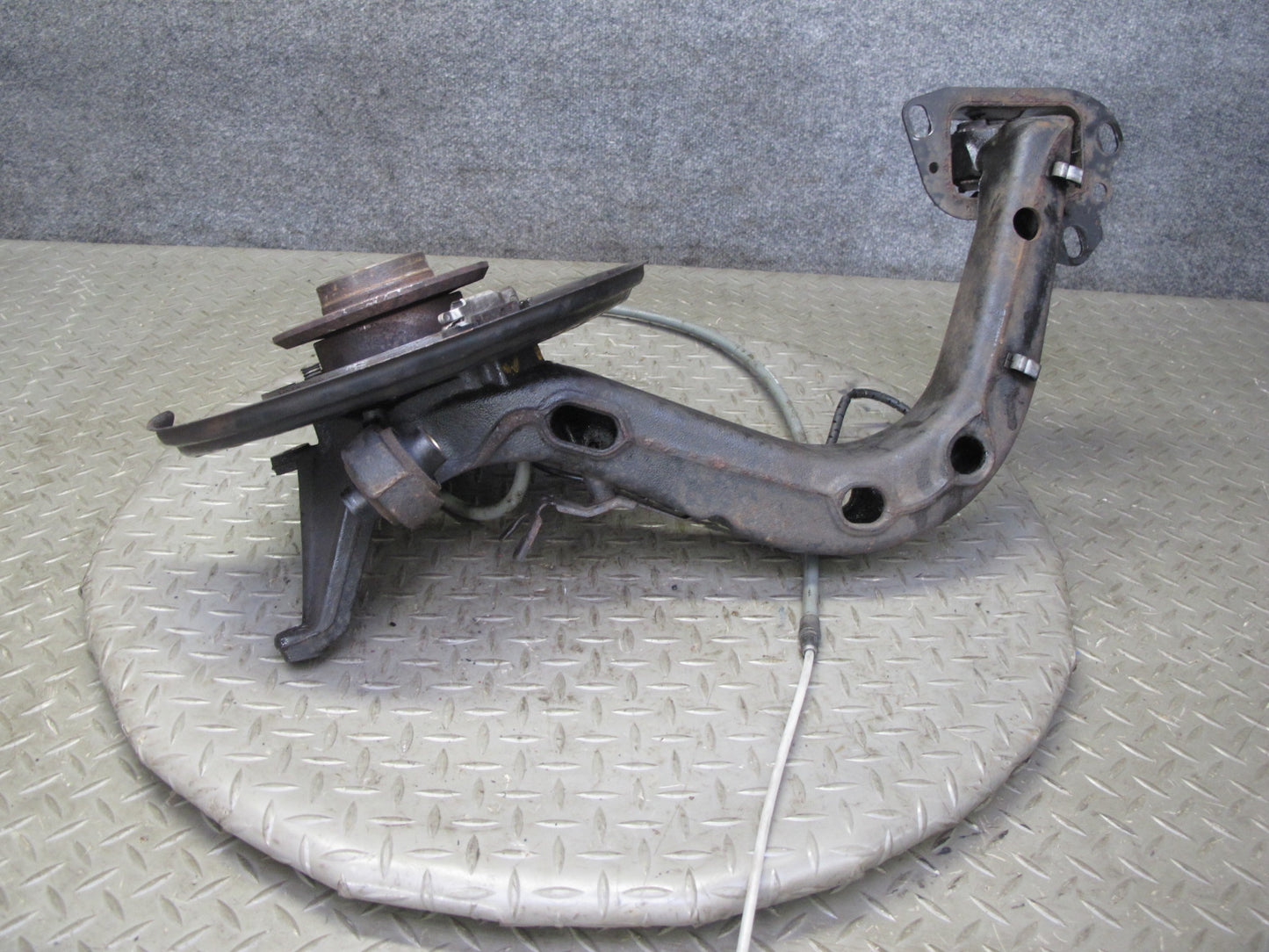 01-06 BMW E46 330i 330Ci RWD Rear Right Knuckle Wheel Hub Trailing Arm 123K OEM