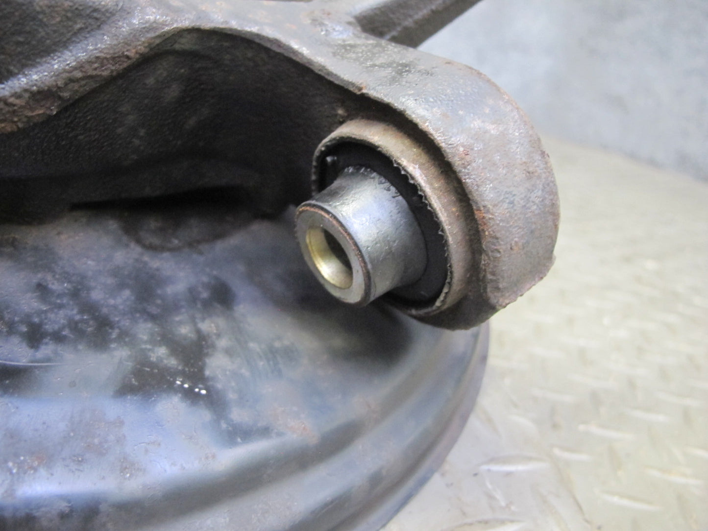 01-06 BMW E46 330i 330Ci RWD Rear Right Knuckle Wheel Hub Trailing Arm 123K OEM