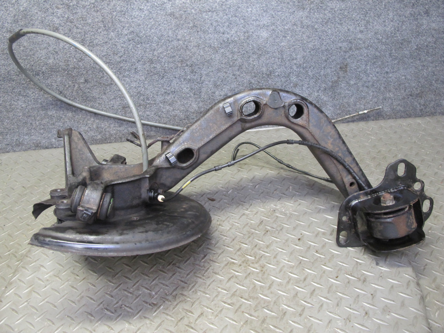 01-06 BMW E46 330i 330Ci RWD Rear Right Knuckle Wheel Hub Trailing Arm 123K OEM