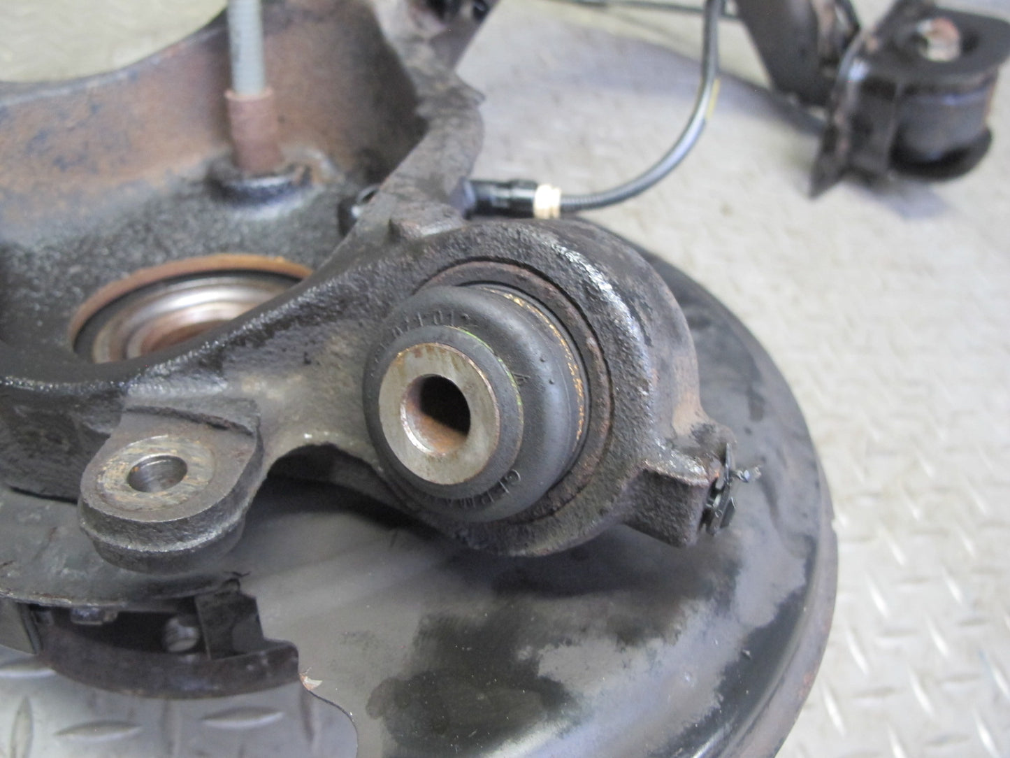 01-06 BMW E46 330i 330Ci RWD Rear Right Knuckle Wheel Hub Trailing Arm 123K OEM