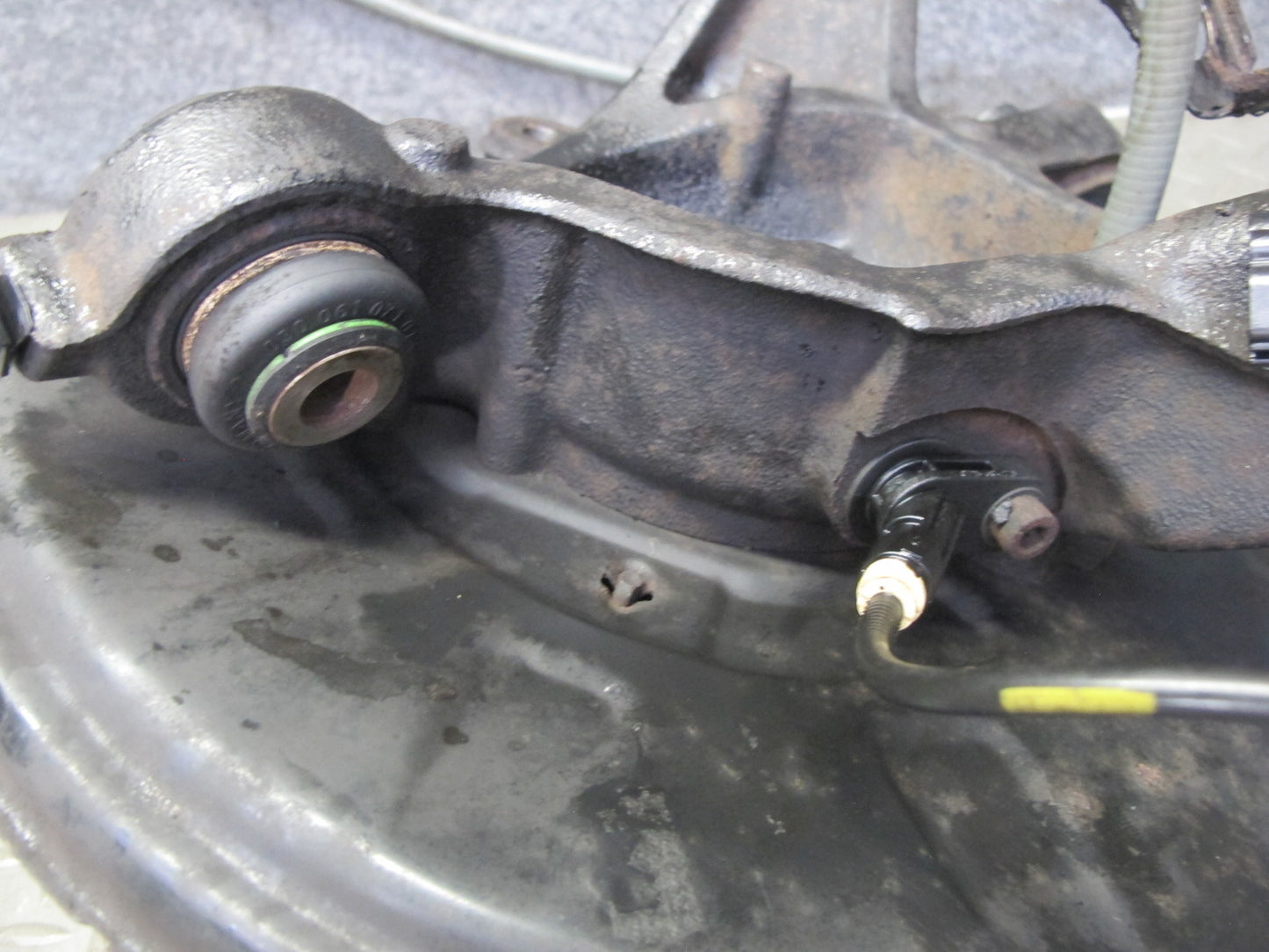 01-06 BMW E46 330i 330Ci RWD Rear Right Knuckle Wheel Hub Trailing Arm 123K OEM