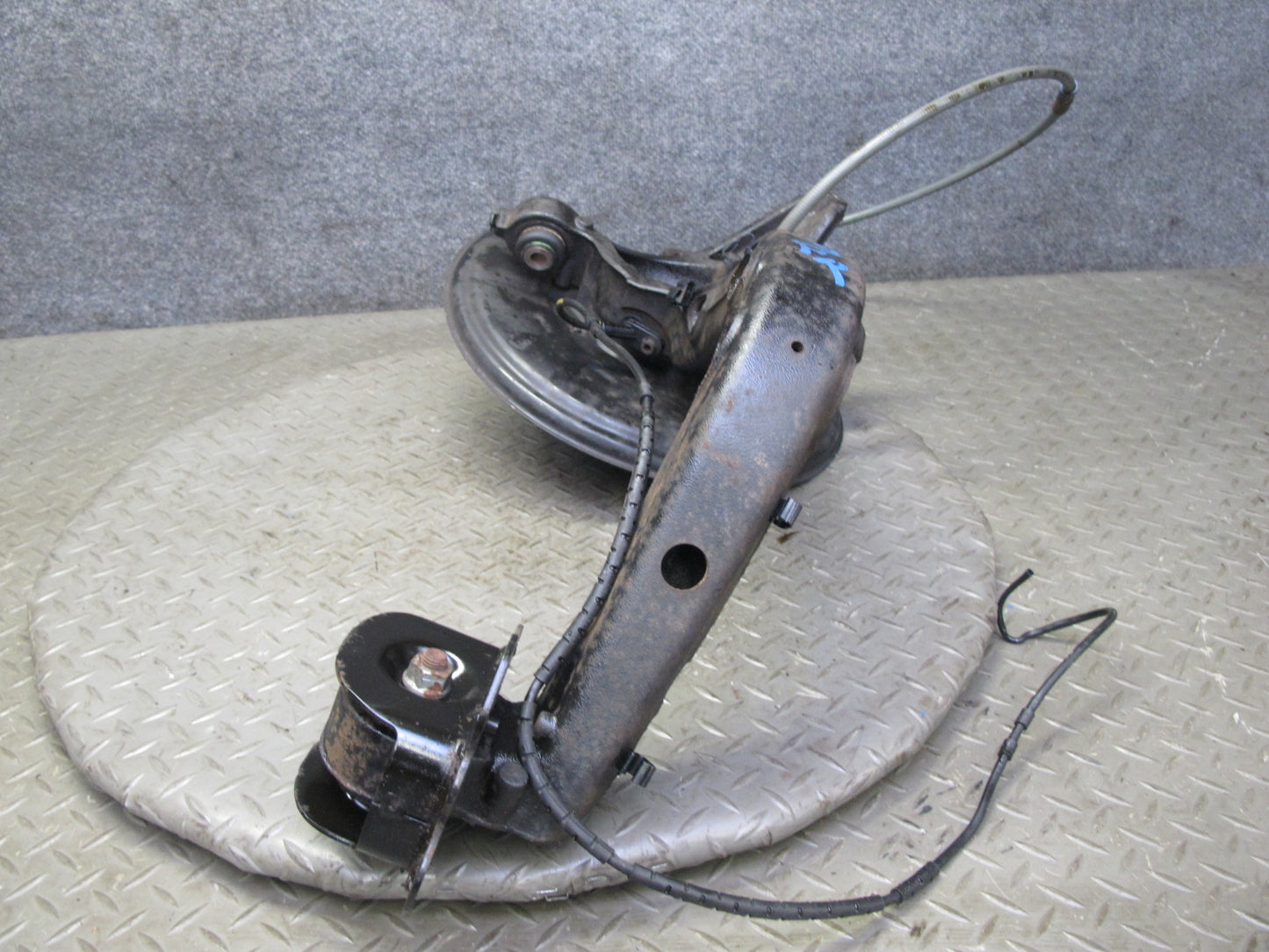 01-06 BMW E46 330i 330Ci RWD Rear Right Knuckle Wheel Hub Trailing Arm 123K OEM