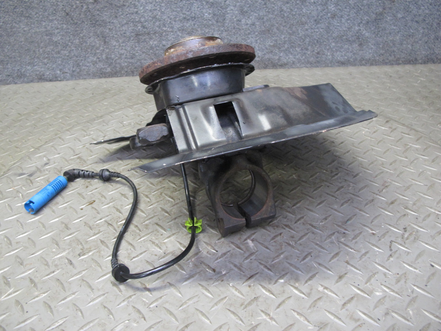 02-06 BMW E46 330i 330Ci Front Left Spindle Knuckle Wheel Hub Bearing OEM