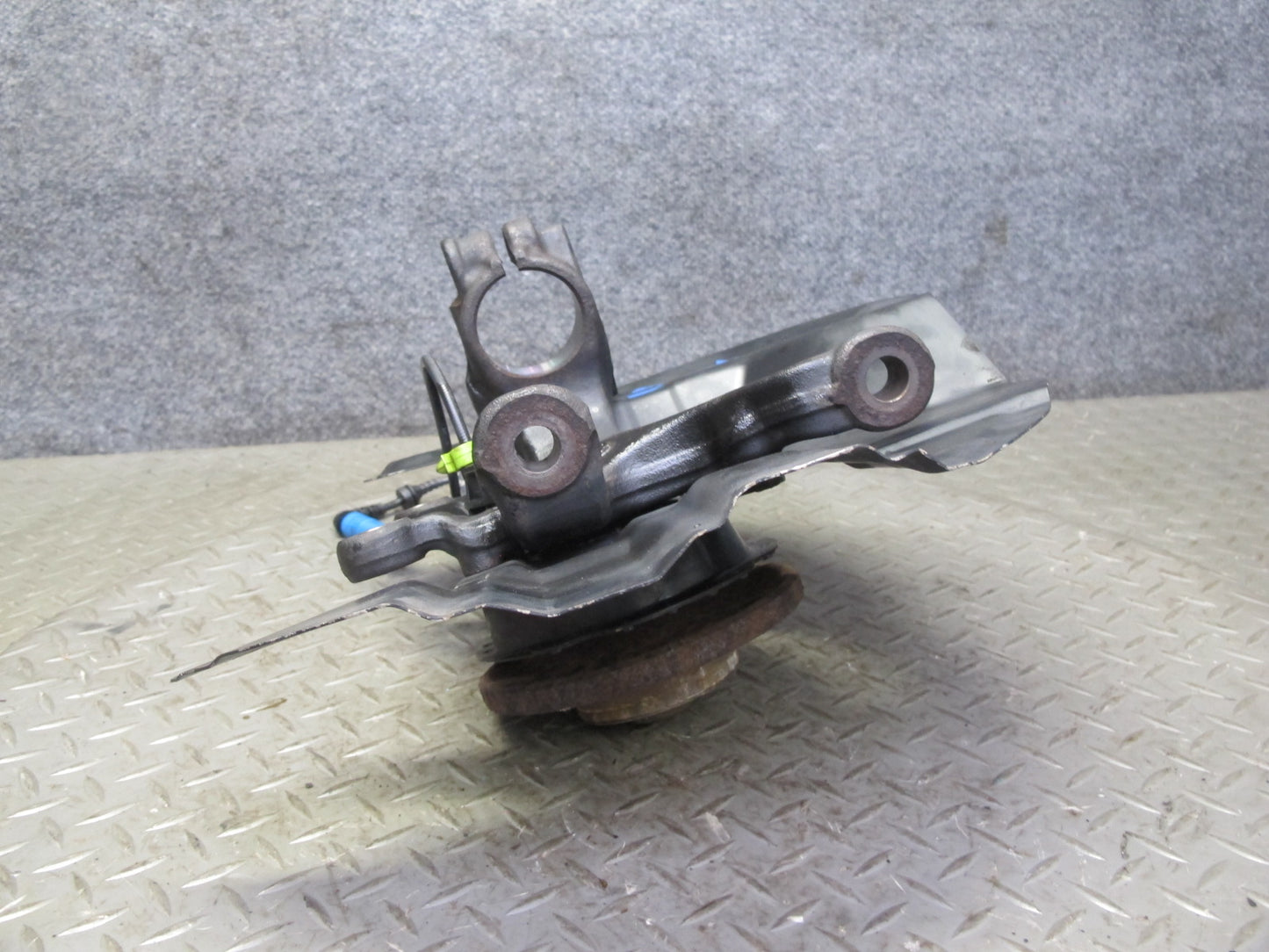 02-06 BMW E46 330i 330Ci Front Left Spindle Knuckle Wheel Hub Bearing OEM