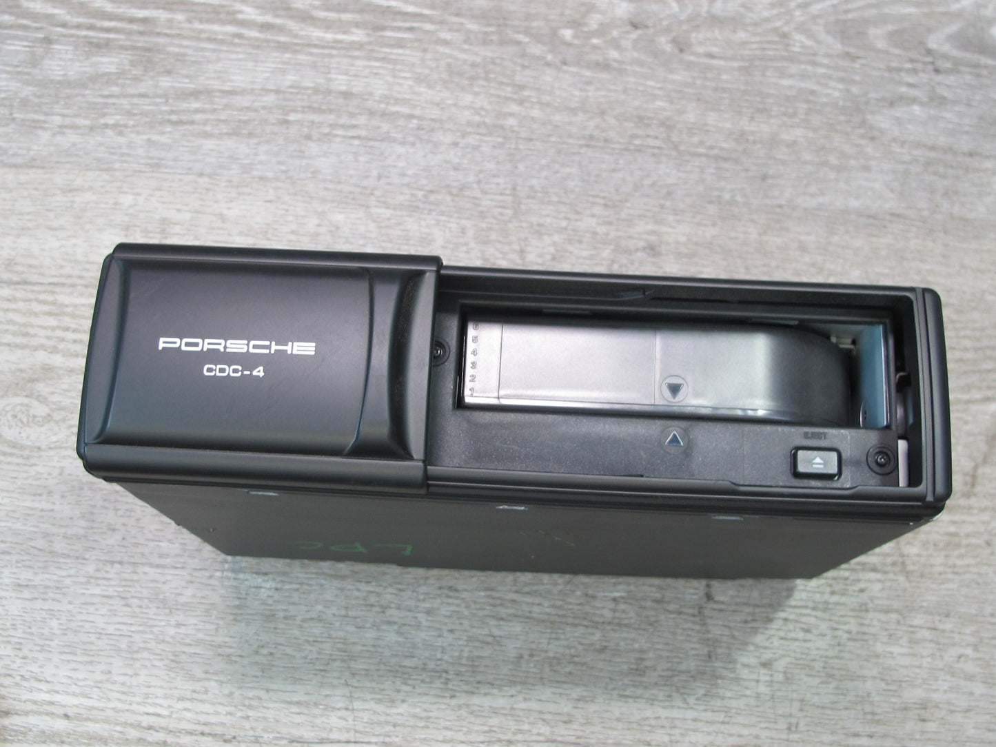 2003-2010 Porsche Cayenne 955 957 CD Changer Player w Magazine 7L5035111D