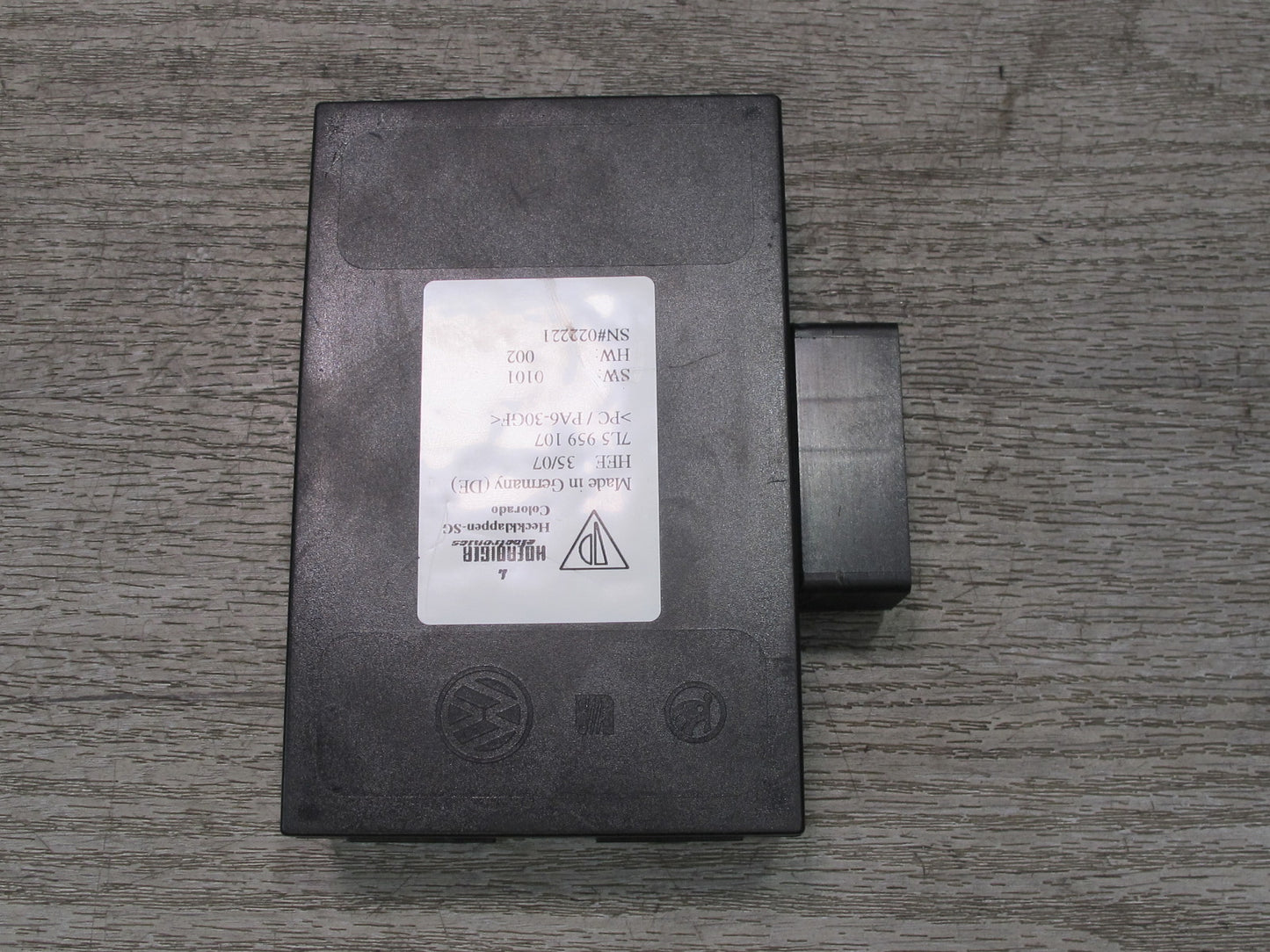 2008-2010 Porsche Cayenne 957 Rear Hatch Tailgate Trunk Control  Module